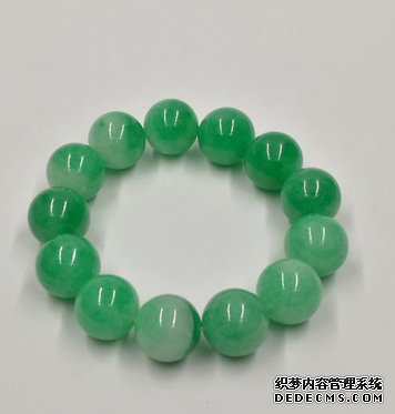 翡翠手串鉴别  翡翠手串应该怎么挑选