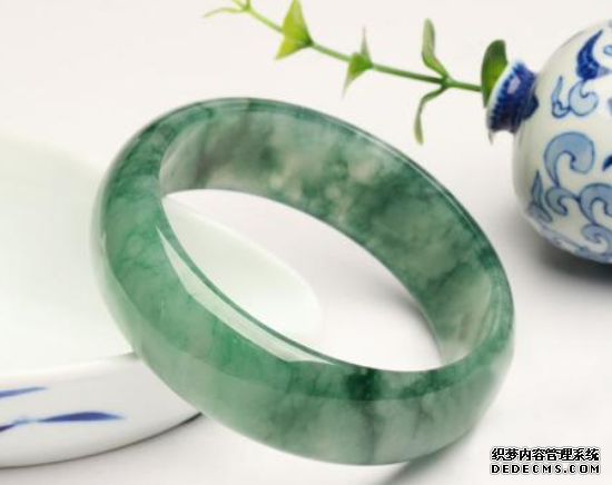 怎么鉴定翡翠手镯 翡翠手镯辨别