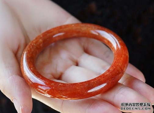 红翡手镯价格 红翡手镯值钱吗