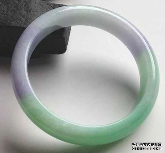 春带彩翡翠手镯 春带彩翡翠手镯一般多少钱