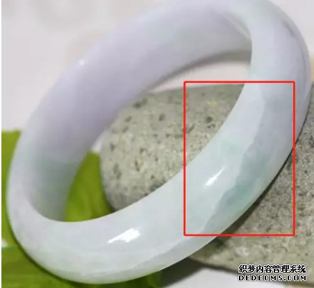 翡翠手镯裂纹 翡翠手镯有轻微裂纹能要吗