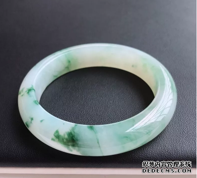 <a href='http://sjy2.com/' target='_blank'><u>翡翠手镯</u></a>一般价格 不同价格手镯间的区别