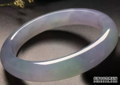 春带彩翡翠手镯的价格 春带彩翡翠手镯多少钱及选购