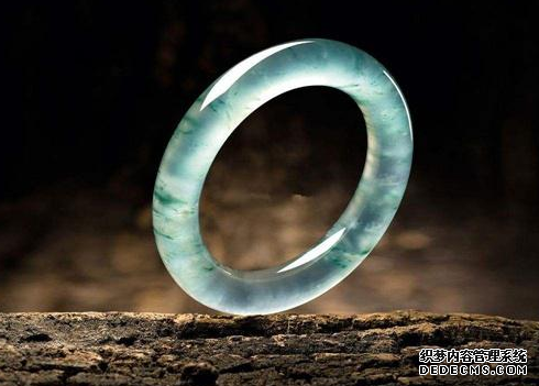 哪种翡翠手镯好 翡翠手镯什么款式好看