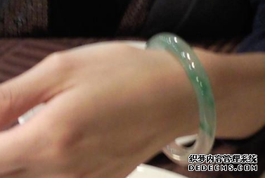 什么人不适合戴玉镯 体寒的人适合戴玉镯吗