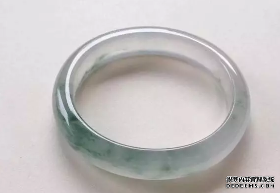 如何选翡翠镯子 翡翠手镯怎样的好