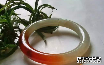 清代翡翠手镯值多少钱 清代的翡翠手镯值钱吗