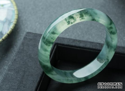 翡翠手镯值多少钱 翡翠手镯价格表