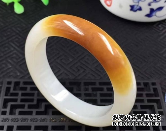  翡翠手镯  翡翠手镯是怎样的