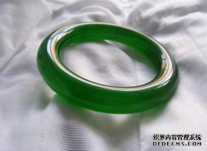 祖母绿<a href='http://sjy2.com/' target='_blank'><u>翡翠手镯</u></a>价格 祖母绿<a href='http://sjy2.com/' target='_blank'><u>翡翠手镯</u></a>现在多少钱