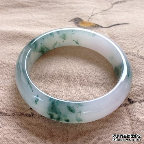 翡翠手镯棉絮会带没吗  翡翠的棉絮居然散了？