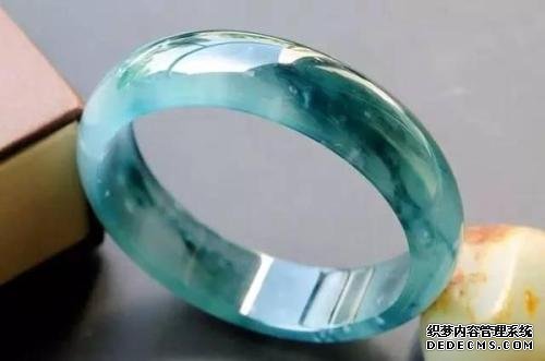 哪种翡翠手镯好 怎么挑选好品质的翡翠手镯