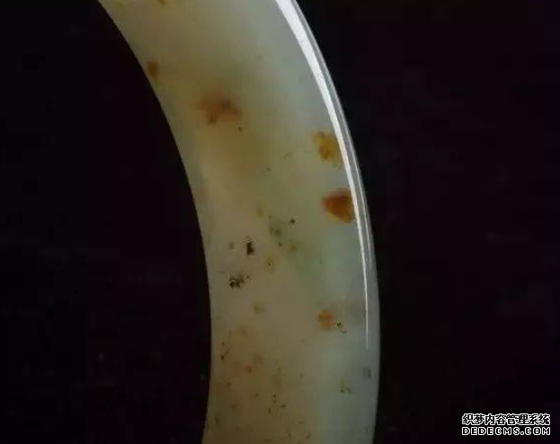 翡翠手镯洒金是杂质吗 买带洒金的手镯好不好
