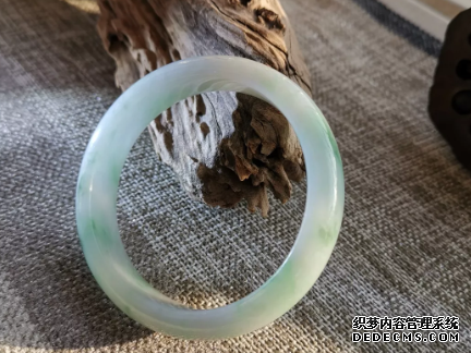 一般翡翠手镯价格 普通的翡翠手镯多少钱