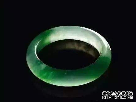 贵翡翠手镯 	翡翠手镯 贵多少钱