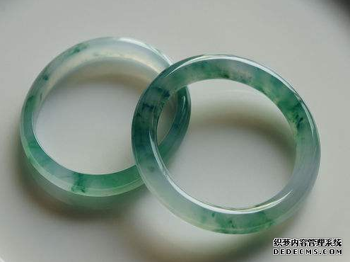 翡翠手镯和玉手镯哪个好 为什么