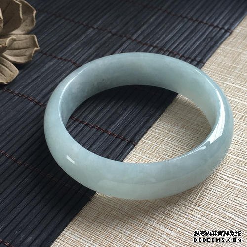 翡翠手镯冰纹扣手什么意思  翡翠手镯冰纹扣手购买注意事项