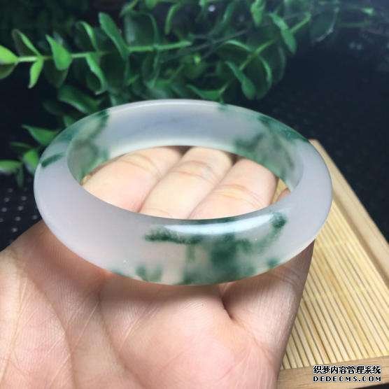 怎样识别玉手镯的真假   鉴定翡翠手镯真假的方法