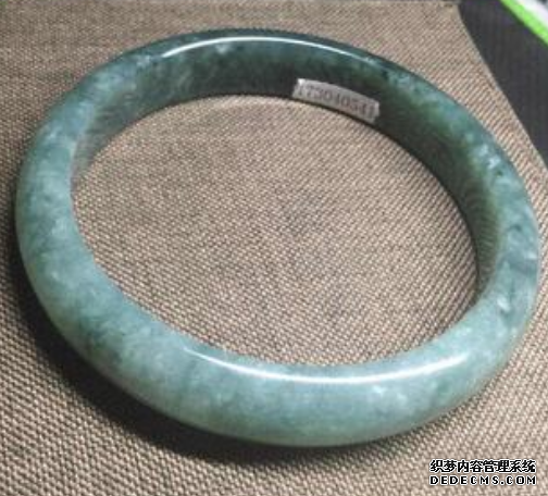 如何选购贵妃翡翠手镯  翡翠手镯好坏应该如何辨别