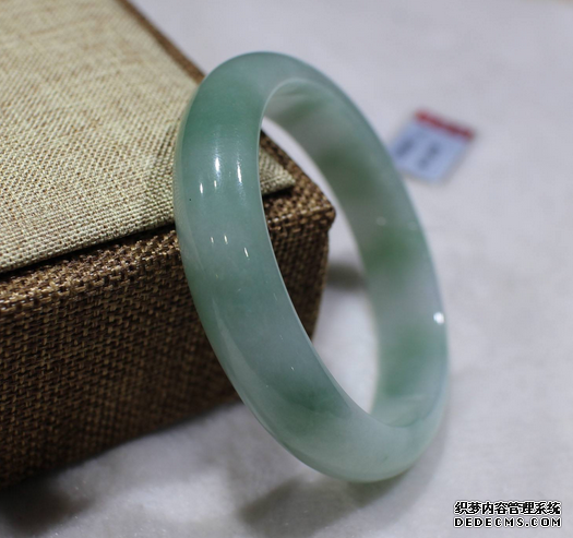 如何修复翡翠手镯  如何挑选合适的翡翠手镯尺寸