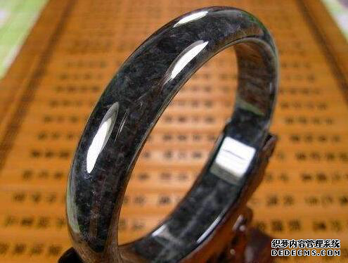 不会辨别真假黑翡翠   这7个技巧教你快速辨别黑翡翠真假
