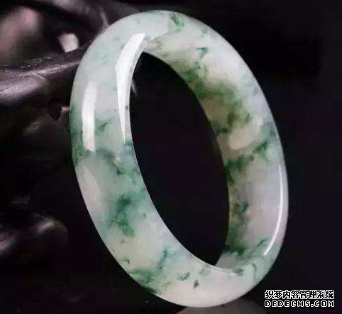 怎样选购翡翠玉石珠宝  看看专家经验和建议