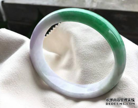 选购翡翠手镯掌握这几点 零基础也不会被坑！