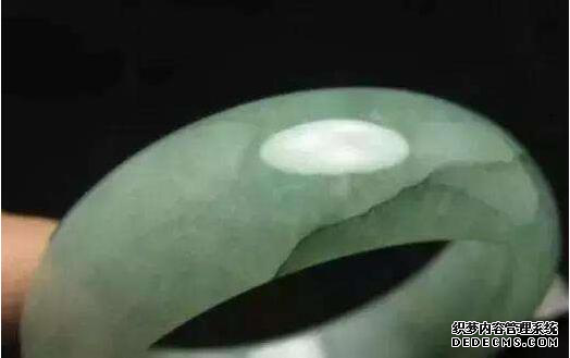 翡翠手镯有裂痕怎么办    处理翡翠手镯裂痕的办法