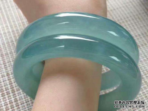 这几种翡翠手镯*不要戴 切记