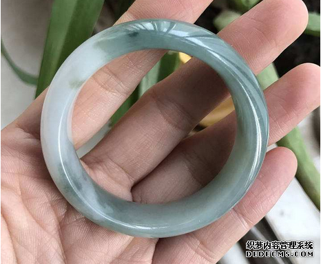 挑选翡翠手镯五大技巧  翡翠手镯选购要点