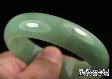 冰糯种翡翠手镯该怎样选购 挑选攻略快速get！