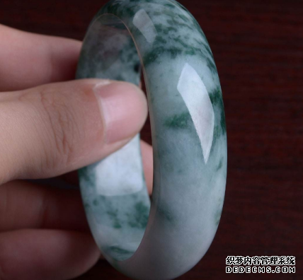 怎么辨别A货糯种翡翠手镯 A货翡翠鉴别全攻略