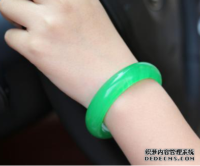 2019年翡翠手镯的价格是多少 翡翠手镯价格趋势分析