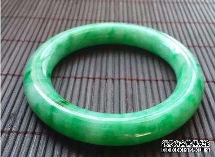 翡翠手镯尺寸多大合适 翡翠手镯尺码参照表