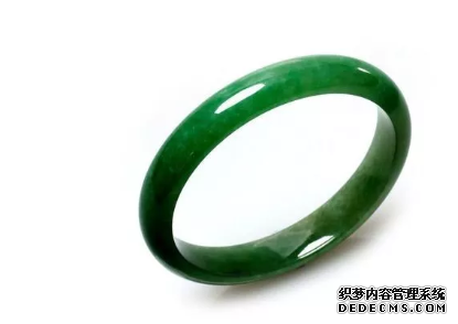 如何挑选<a href='http://sjy2.com/' target='_blank'><u>翡翠手镯</u></a> 翡翠挑选牢记这4点