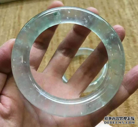 如何鉴别区分翡翠和翠青玉  翡翠光泽怎样看