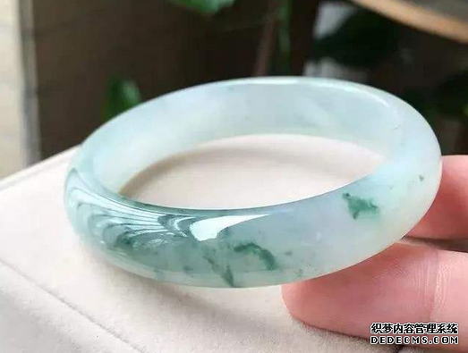 自然翡翠有什么特征和标志  怎样辨别自然翡翠