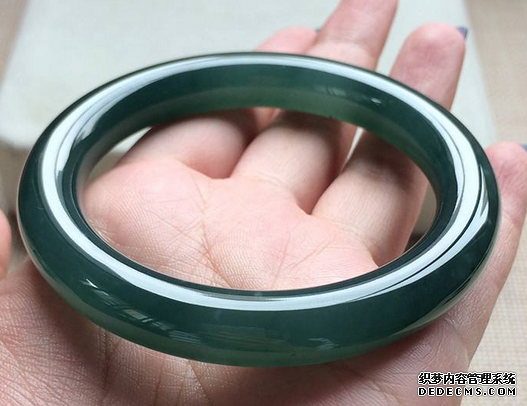 翡翠手镯真伪鉴别 常用三个方法  翡翠手镯相关知识