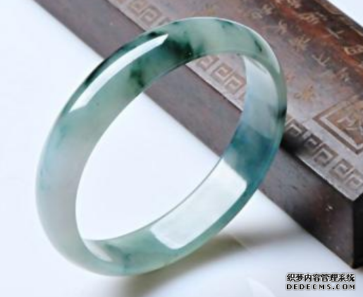 区分鉴别翡翠 简单方法技巧  翡翠绺裂怎么看