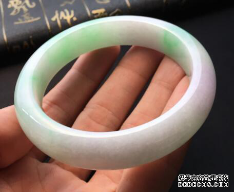 翡翠怕高温  那洗澡的时候能不能戴手镯
