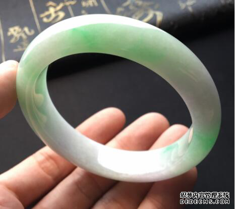 翡翠怕高温  那洗澡的时候能不能戴手镯