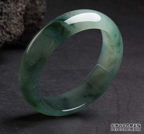 选购翡翠手镯技巧和窍门  翡翠手镯有哪些种水分类