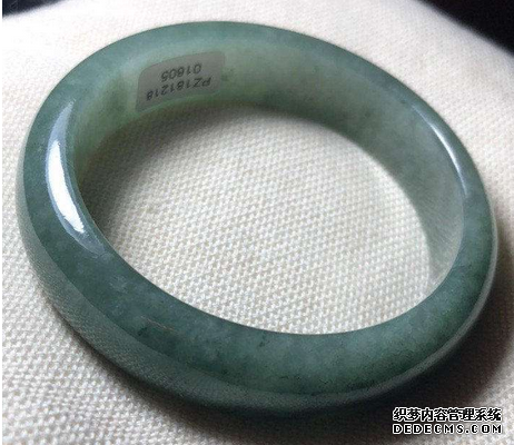 翡翠沾到油污正确处理方式  翡翠应该用什么清洗