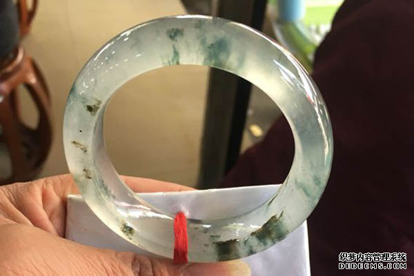 怎么鉴别自然翡翠和水沫子    鉴定方法技巧