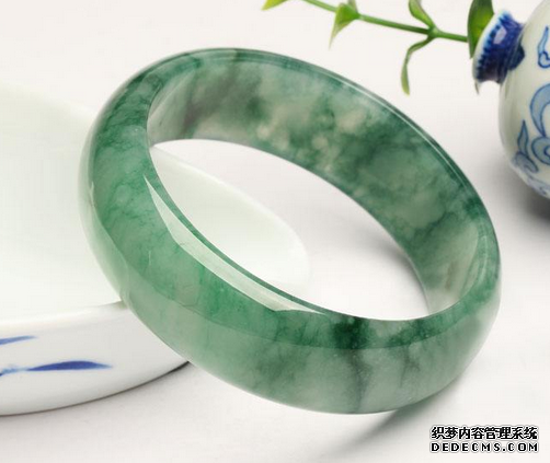 怎样判断翡翠真假  简单科学辨别翡翠真伪的技巧
