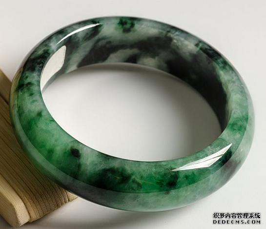 翡翠保养 忌讳的几样东西  翡翠保养 简单方法