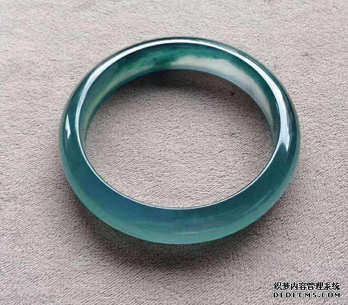 极品翡翠手镯保养方法  自然翡翠手镯保养需要注意什么