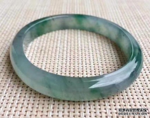 翡翠手镯的保养的基本原则  翡翠手镯应该怎样养