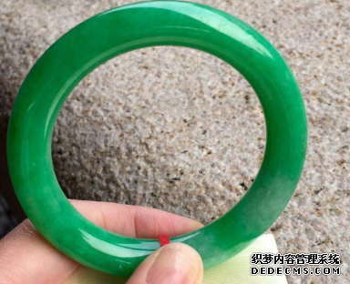 三步教你如何挑选翡翠手镯 谨防被坑
