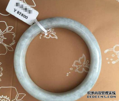 三步教你如何挑选翡翠手镯 谨防被坑